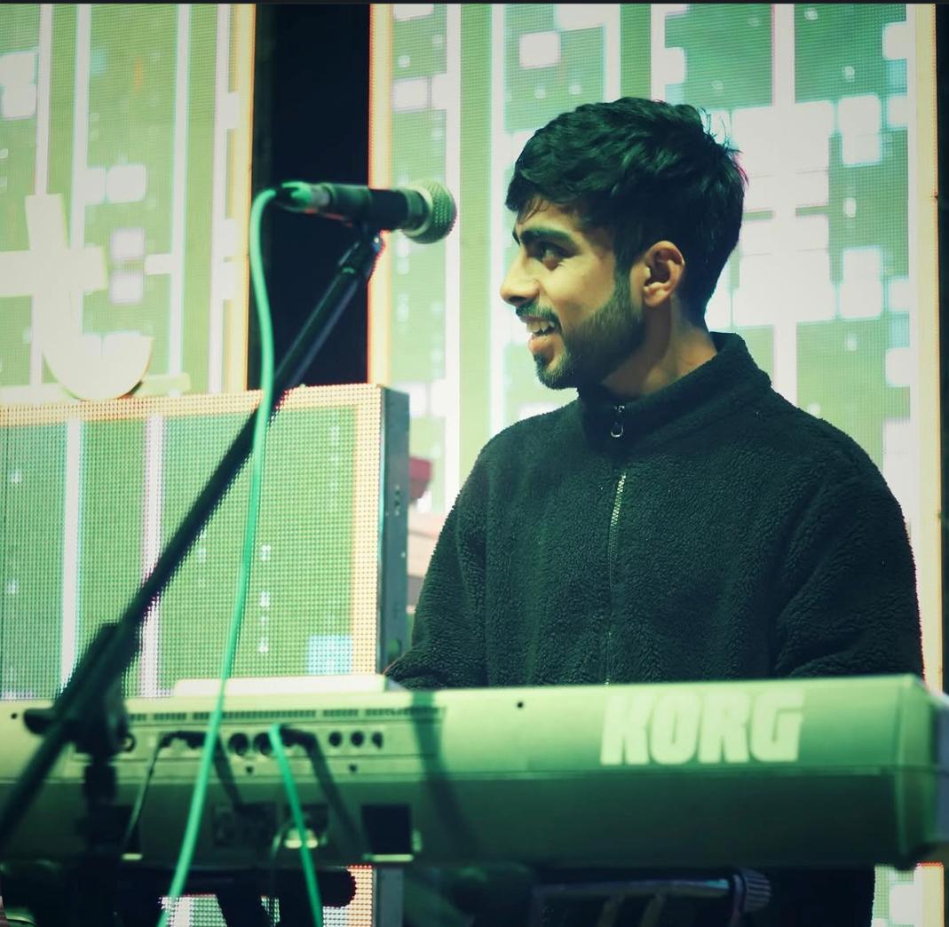 Darsh performing on keyboard